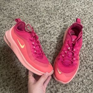 Women’s Nike Air Max’s Size 7